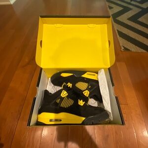 Jordan 4 yellow thunder